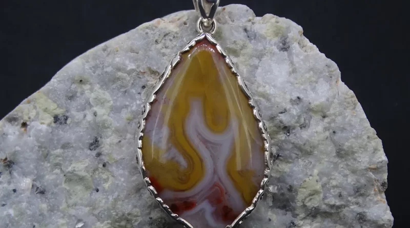 How Agate Pendants Can Bring Balance to Your Life