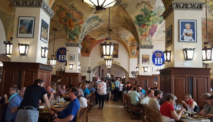 Discovering Hofbräuhaus