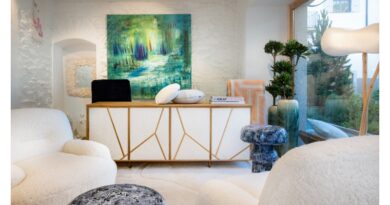 How to Incorporate Luxury Handcrafted Furniture in Modern Homes