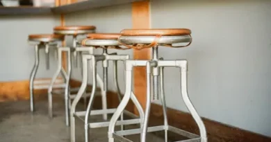 Bar and pub stools